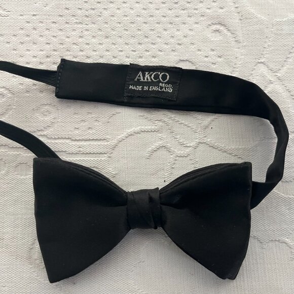 AKCO ENGLAND LUXURY BOW TIE Black Pre-tied Adjustable CHRISTMAS WEDDING FORMAL - Picture 1 of 5